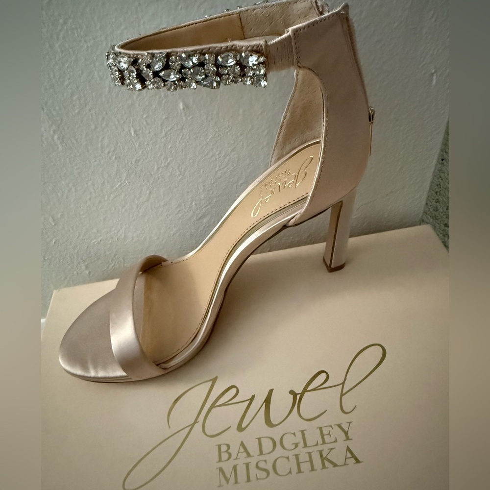 New, in box Jewel by Badgley Mischka formal sandal in champagne.